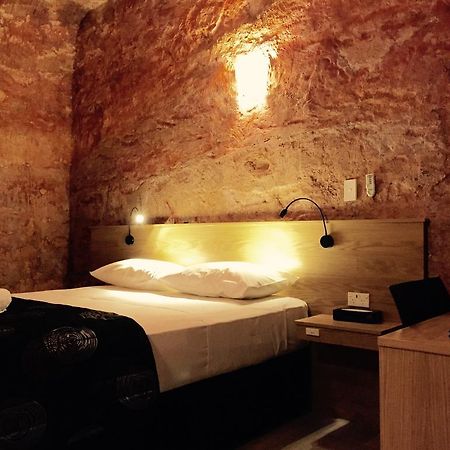 The Lookout Cave Underground Motel Coober Pedy Oda fotoğraf